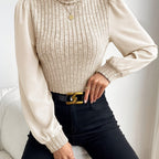 Damen-Rollkragenpullover aus Rippstrick mit kontrastierenden Ärmeln
