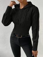 Damestrikket sweater med kabelmønster, hætte og ribkant
