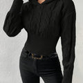 Damestrikket sweater med kabelmønster, hætte og ribkant