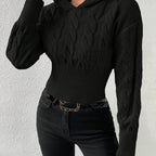 Damestrikket sweater med kabelmønster, hætte og ribkant