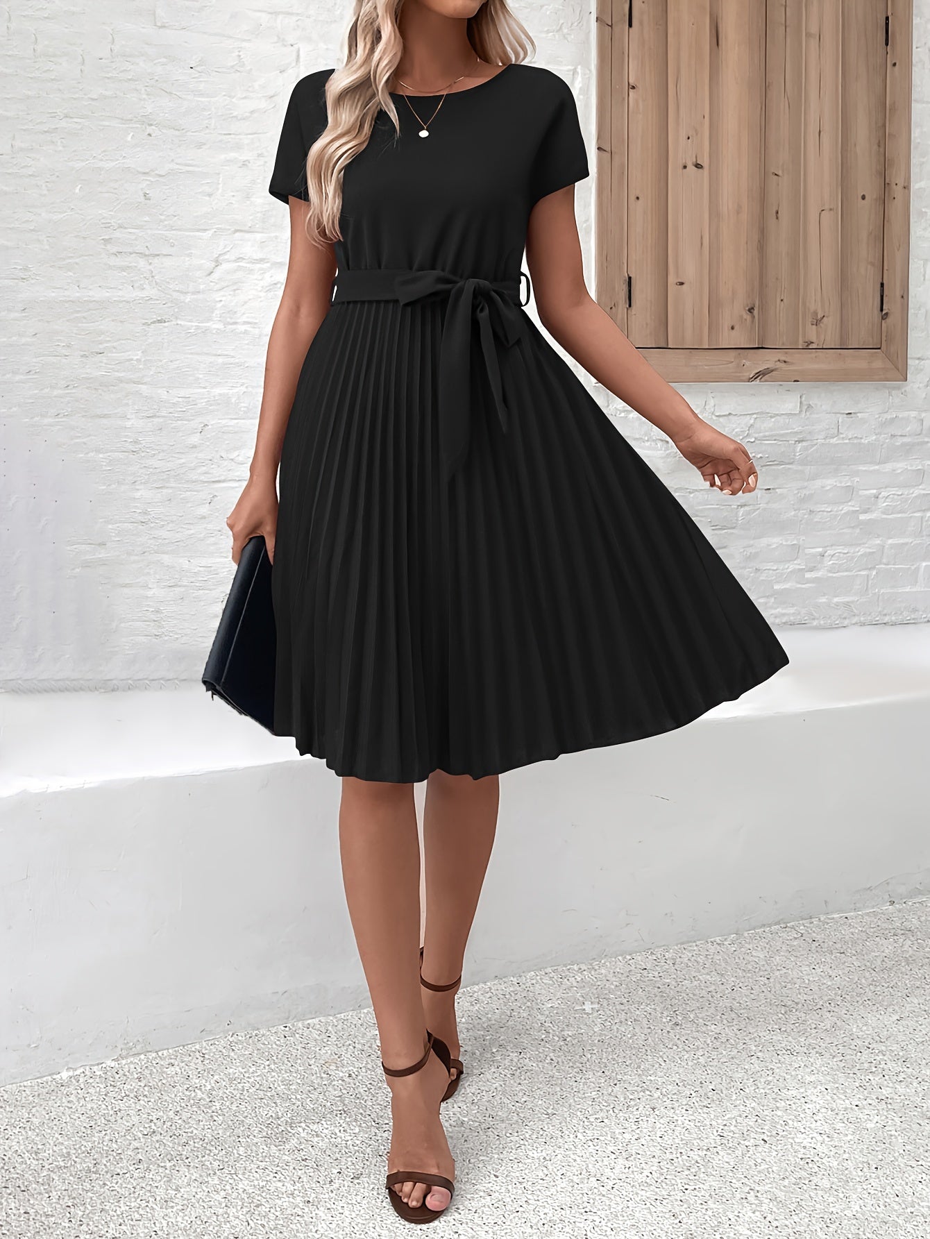 Robe midi plissée pour femme avec ceinture à nouer et manches courtes