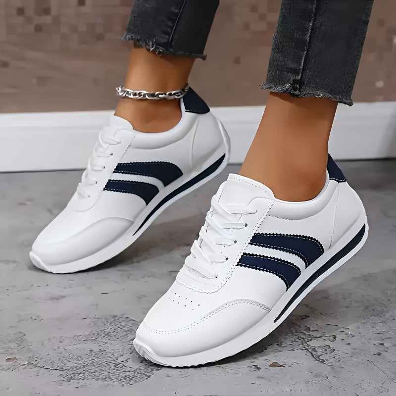 Retro-Sneaker für Damen mit kontrastierenden Schnürsenkeln