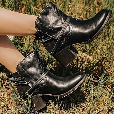 Damen Stiefeletten mit Blockabsatz und Wickelriemen-Detail
