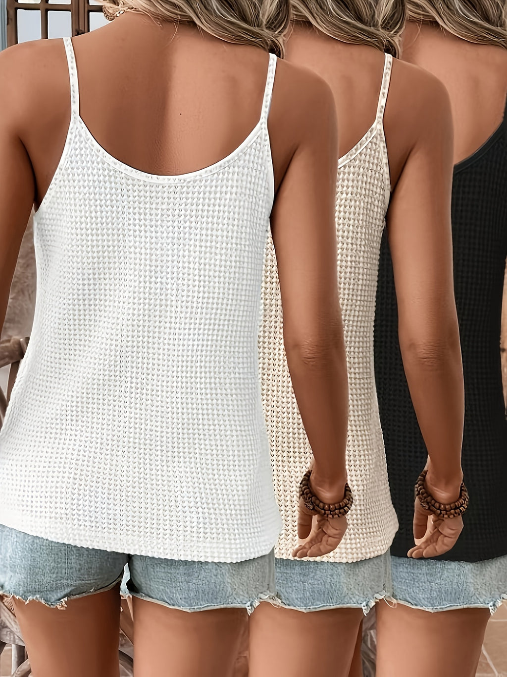 Women's Scalloped V-Neck Textured Knit Sleeveless Cami Top