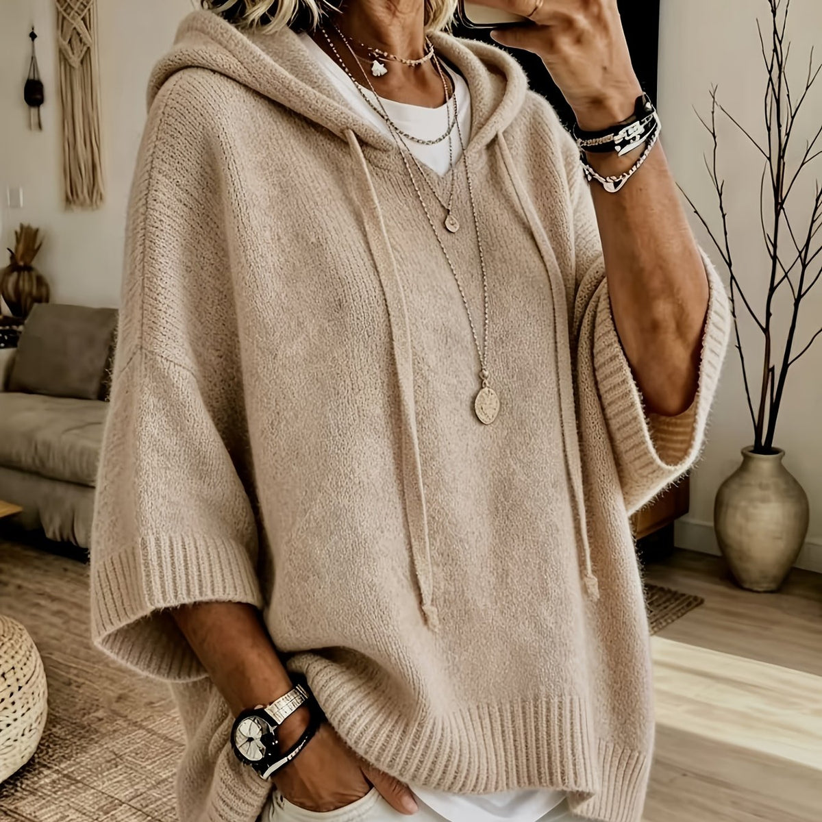 Poncho tricoté oversize à capuche pour femmes