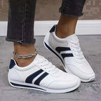 Retro-Sneaker für Damen mit kontrastierenden Schnürsenkeln