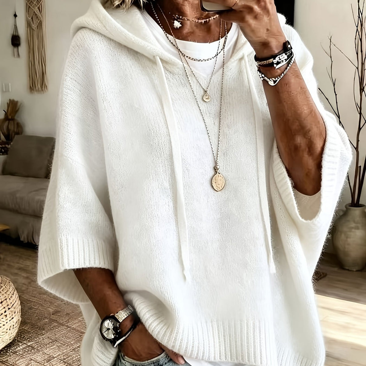 Poncho tricoté oversize à capuche pour femmes
