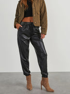 Pantalones jogger elegantes de cuero sintético para mujer