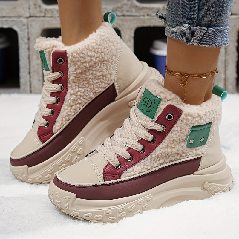 Høje sneakers med platformssål og sherpakant til kvinder
