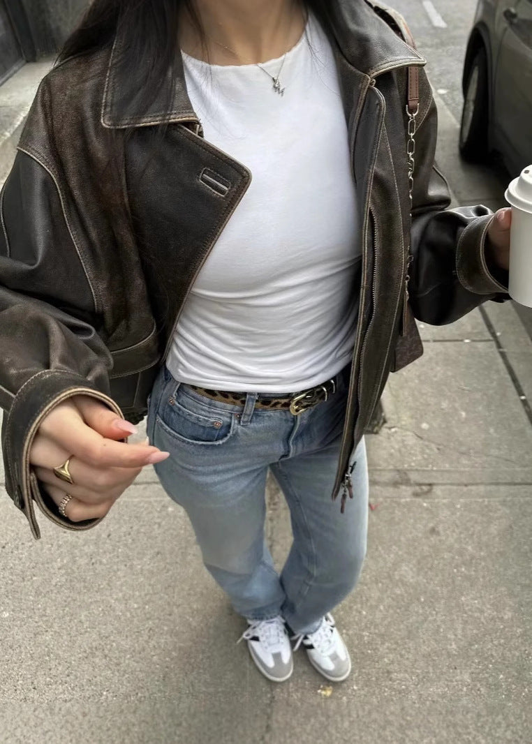 Damejakke med krave og knapper