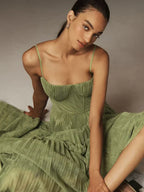 Plissiertes Midikleid für Damen mit Bustier-Oberteil und dünnen Trägern für elegante Anlässe