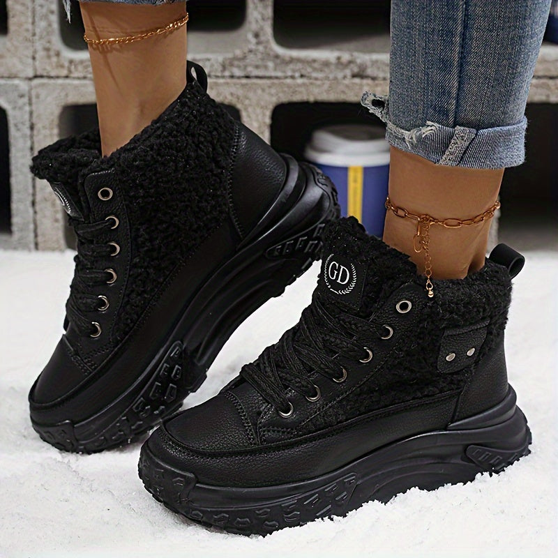Høje sneakers med platformssål og sherpakant til kvinder