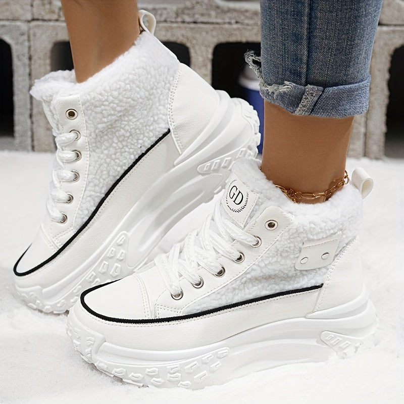Høje sneakers med platformssål og sherpakant til kvinder