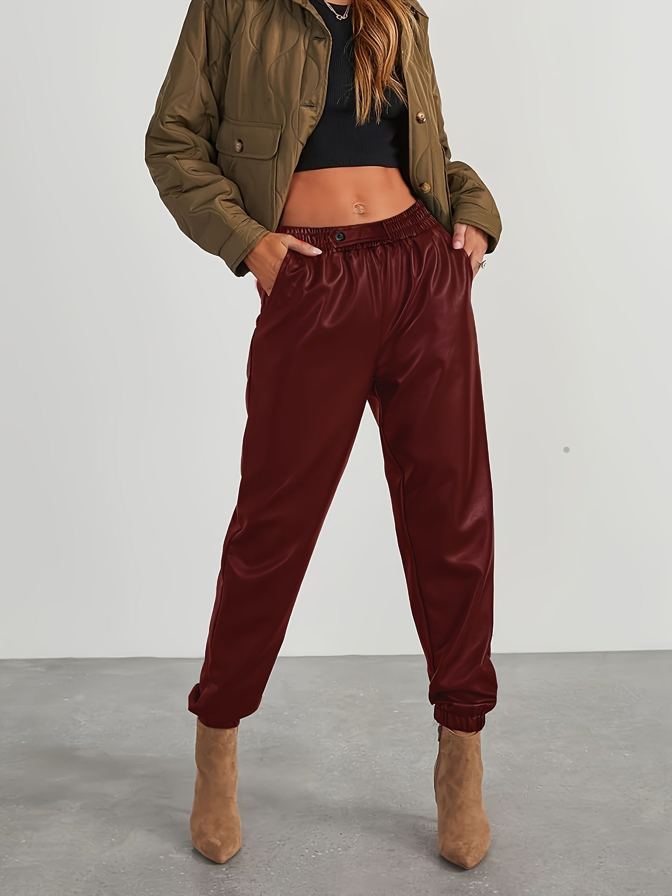 Pantalones jogger elegantes de cuero sintético para mujer