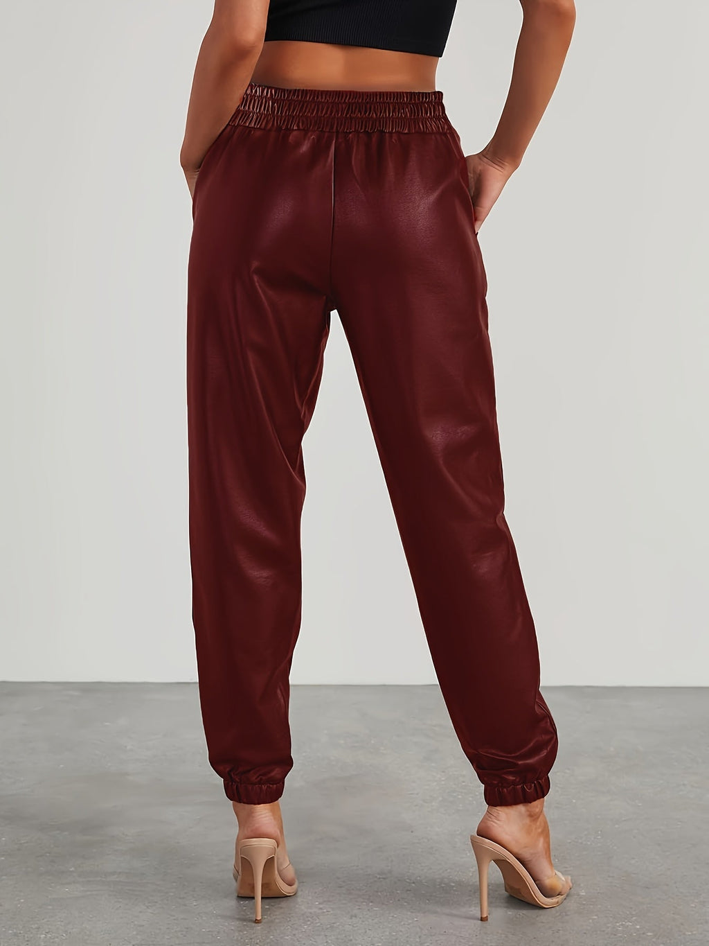 Pantalones jogger elegantes de cuero sintético para mujer