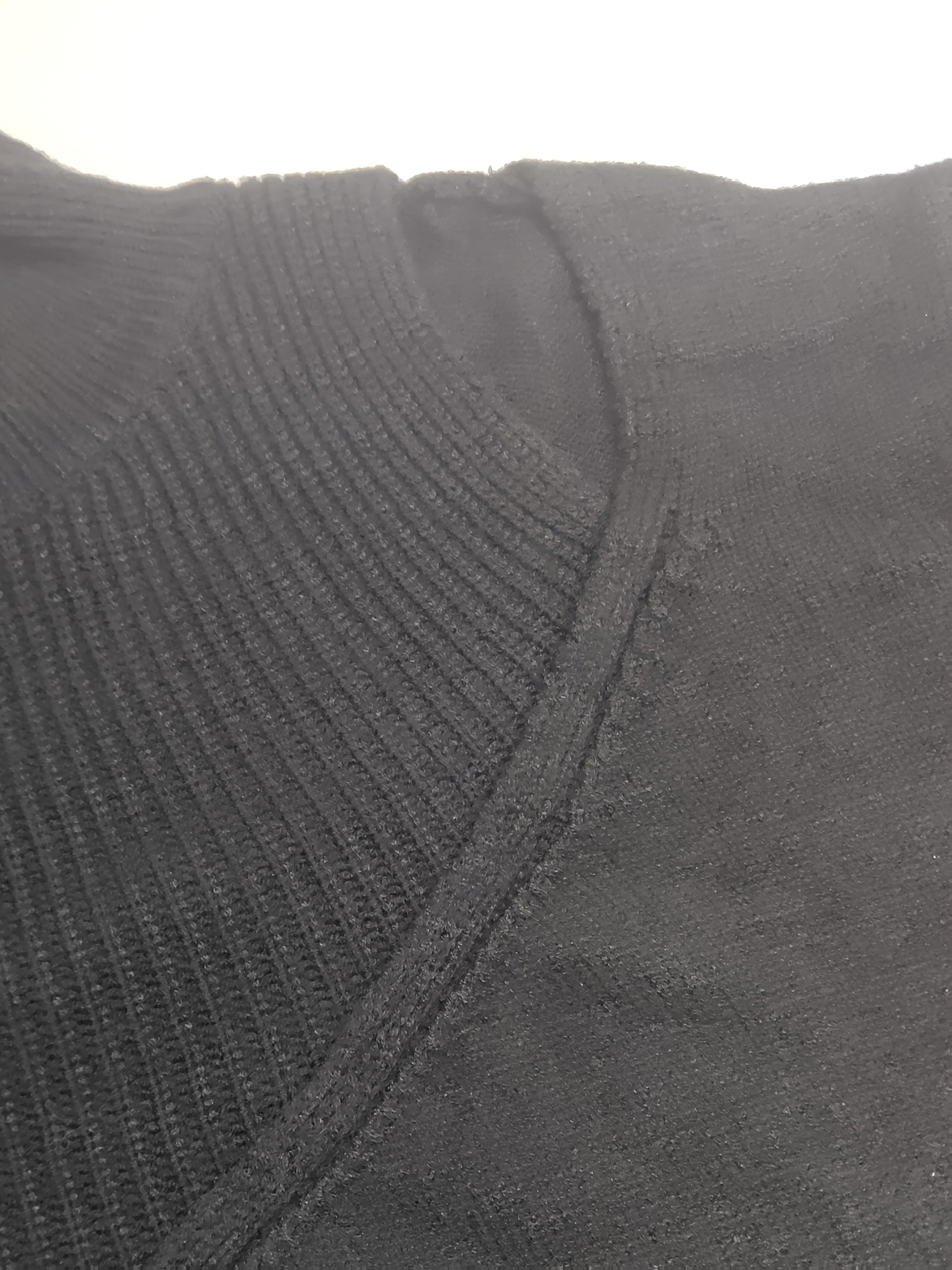 Damenpullover mit Rollkragen und offenen Schultern