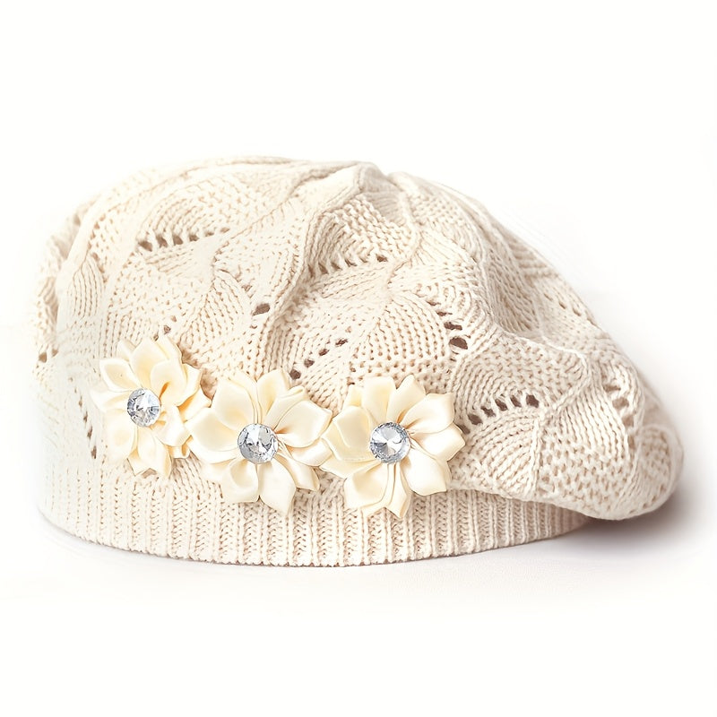 Damen-Strickbarett mit Blumenverzierung