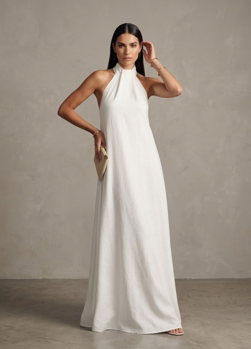 Vestido largo y fluido de mujer con cuello halter