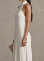 Vestido largo y fluido de mujer con cuello halter