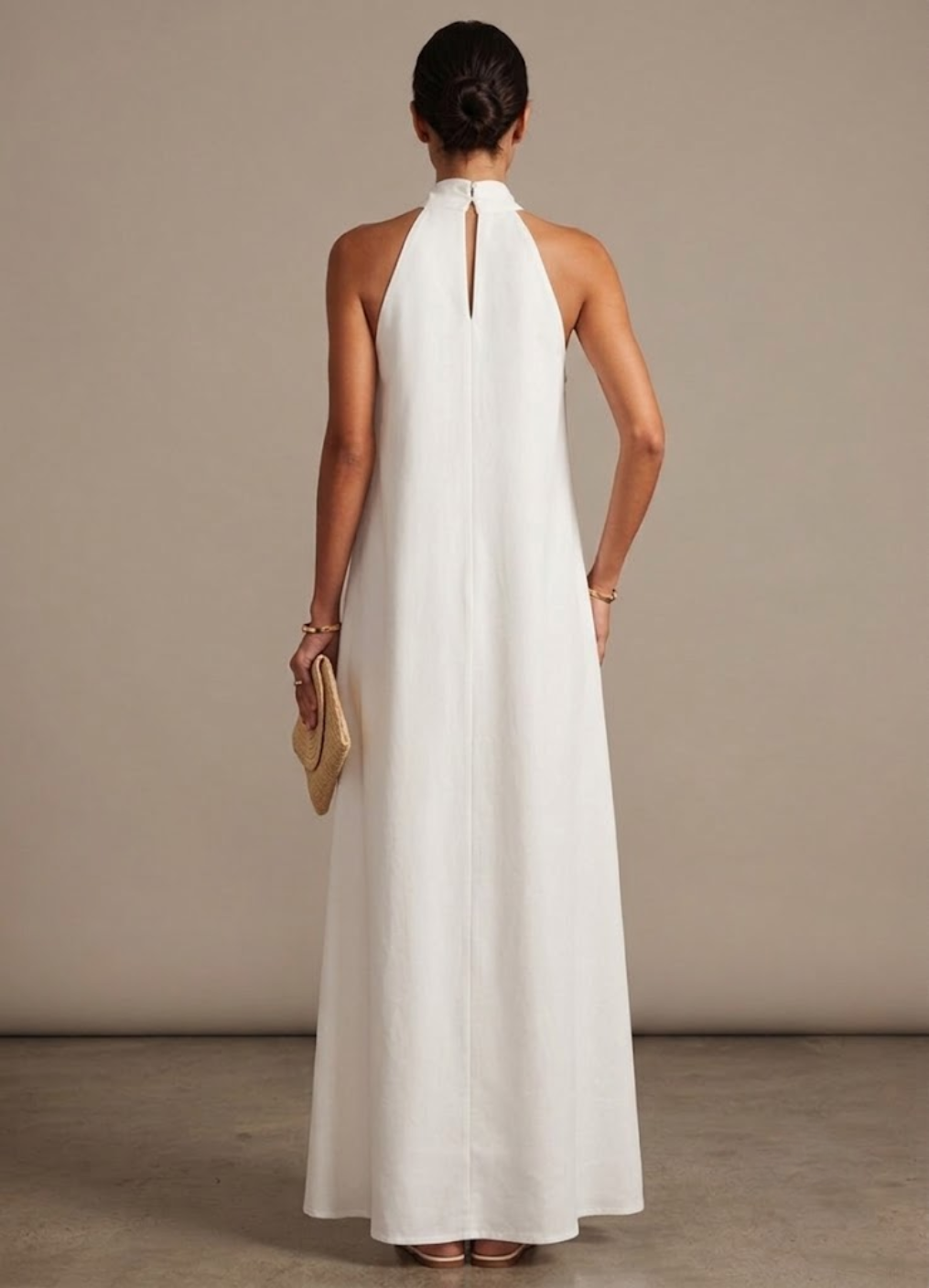 Vestido largo y fluido de mujer con cuello halter