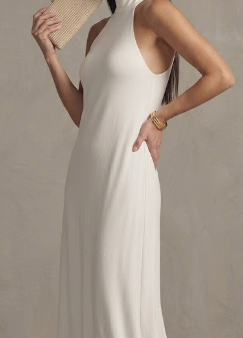 Vestido largo y fluido de mujer con cuello halter