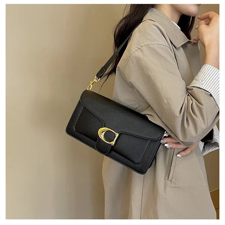 Struktureret crossbody-taske med klap til kvinder
