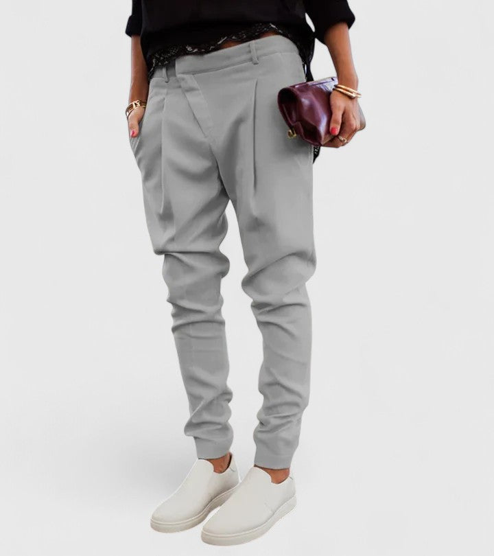 Pantalon plissé fuselé pour femme