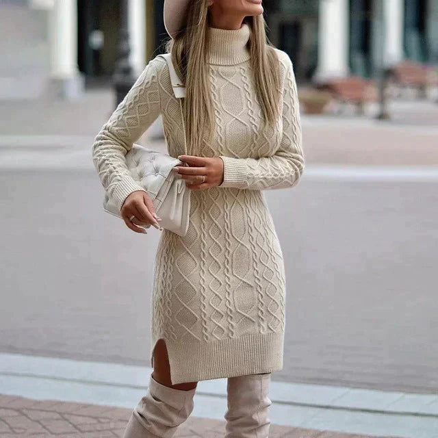 Kvinders kabelstrikkede rullekrave-sweaterkjole