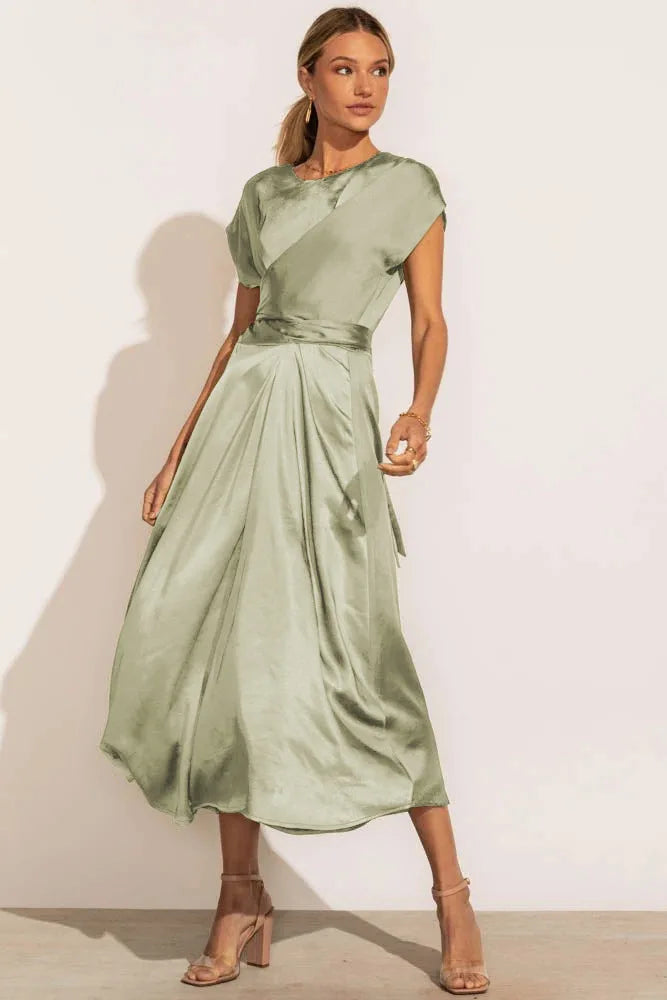 Damen Elegantes Satin-Midikleid mit fließender Silhouette und drapiertem Schnitt