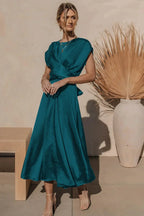 Damen Elegantes Satin-Midikleid mit fließender Silhouette und drapiertem Schnitt