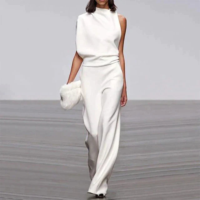 Women Elegant Sleeveless Jumpsuit with Flowing Wide Leg and Modern Fit