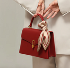 Borsa da donna strutturata con patta e manico superiore