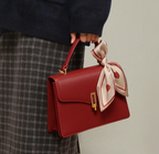 Borsa da donna strutturata con patta e manico superiore