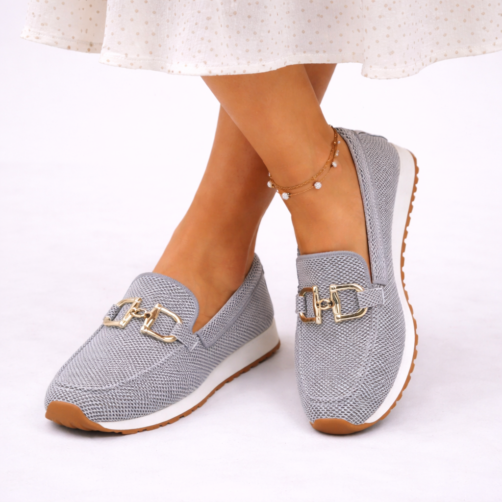 Mocassins légers à enfiler pour femme avec accent métallique décoratif et semelle rembourrée
