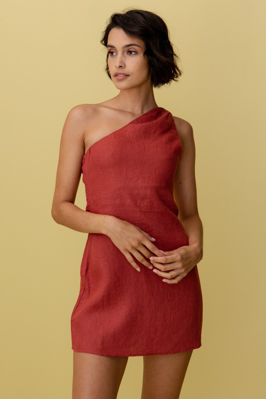 Damen-Minikleid mit Ein-Schulter-Design und lockerem Schnitt für sommerliche Anlässe