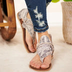 Damen-Sandalen mit Leopardenmuster, Zehenring und Wickelriemen