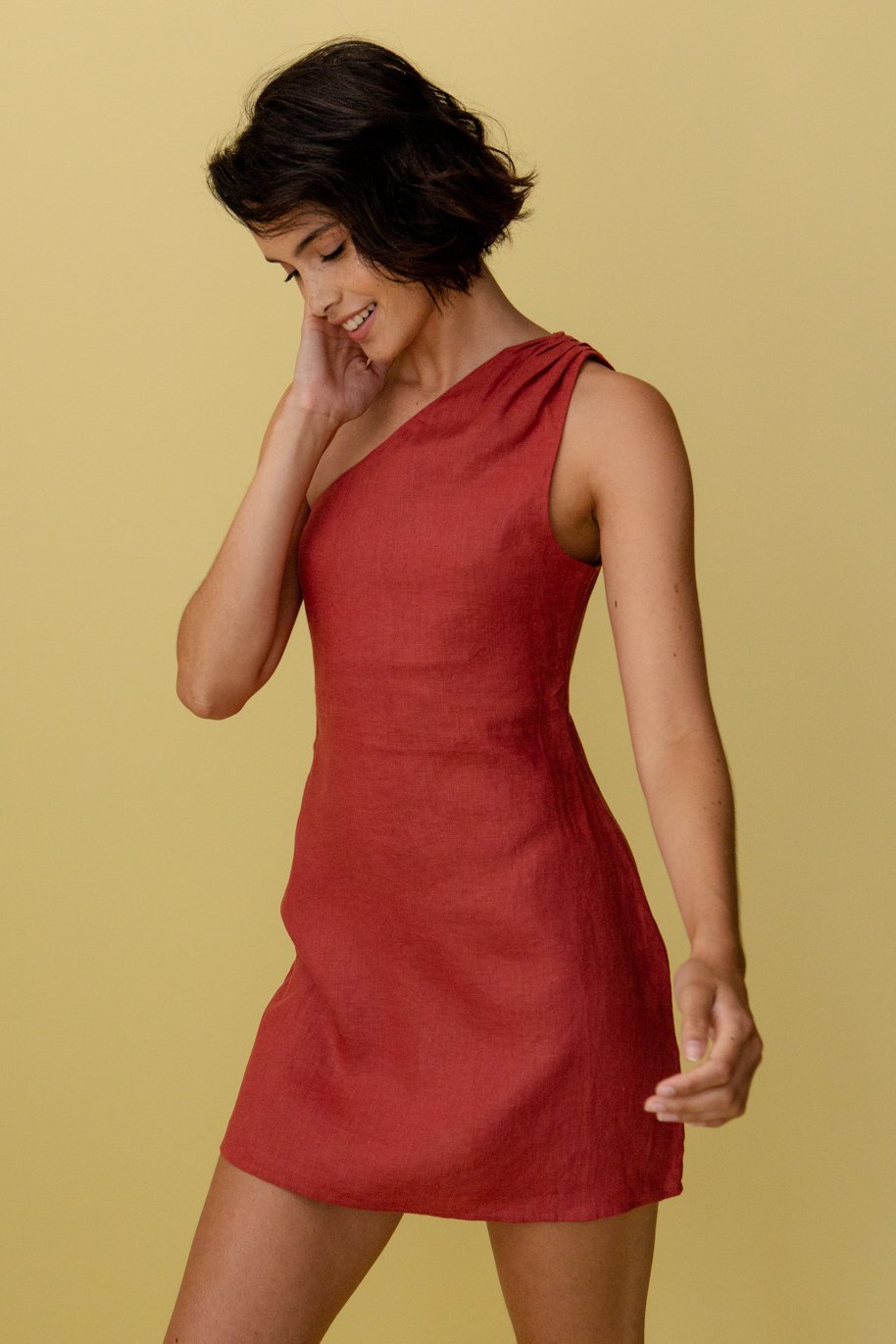 Damen-Minikleid mit Ein-Schulter-Design und lockerem Schnitt für sommerliche Anlässe