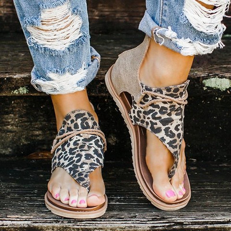 Damen-Sandalen mit Leopardenmuster, Zehenring und Wickelriemen