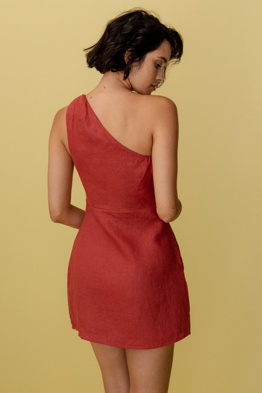 Damen-Minikleid mit Ein-Schulter-Design und lockerem Schnitt für sommerliche Anlässe