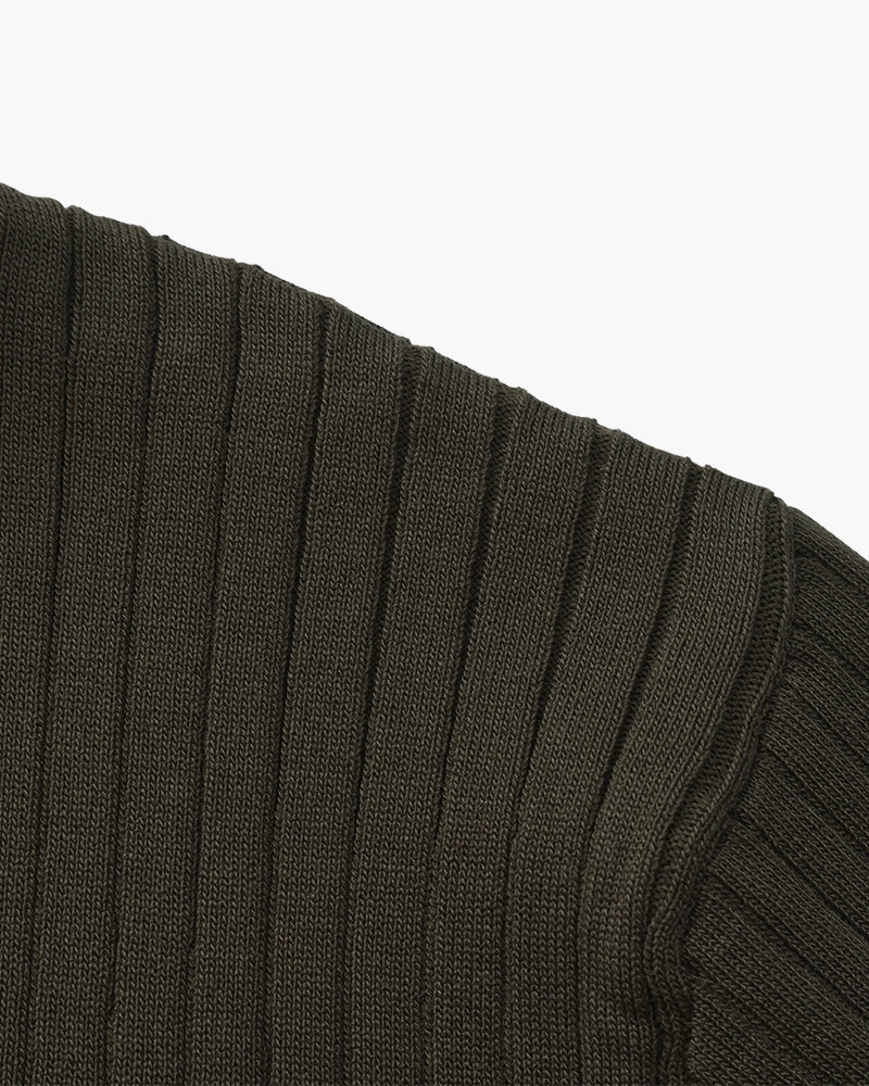Herren-Polo mit minimalistischem Rippenstrick, vertikalem Strukturmuster und modernem, lockerem Schnitt