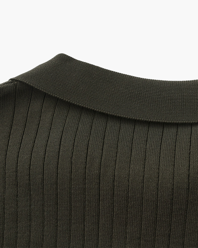 Herren-Polo mit minimalistischem Rippenstrick, vertikalem Strukturmuster und modernem, lockerem Schnitt