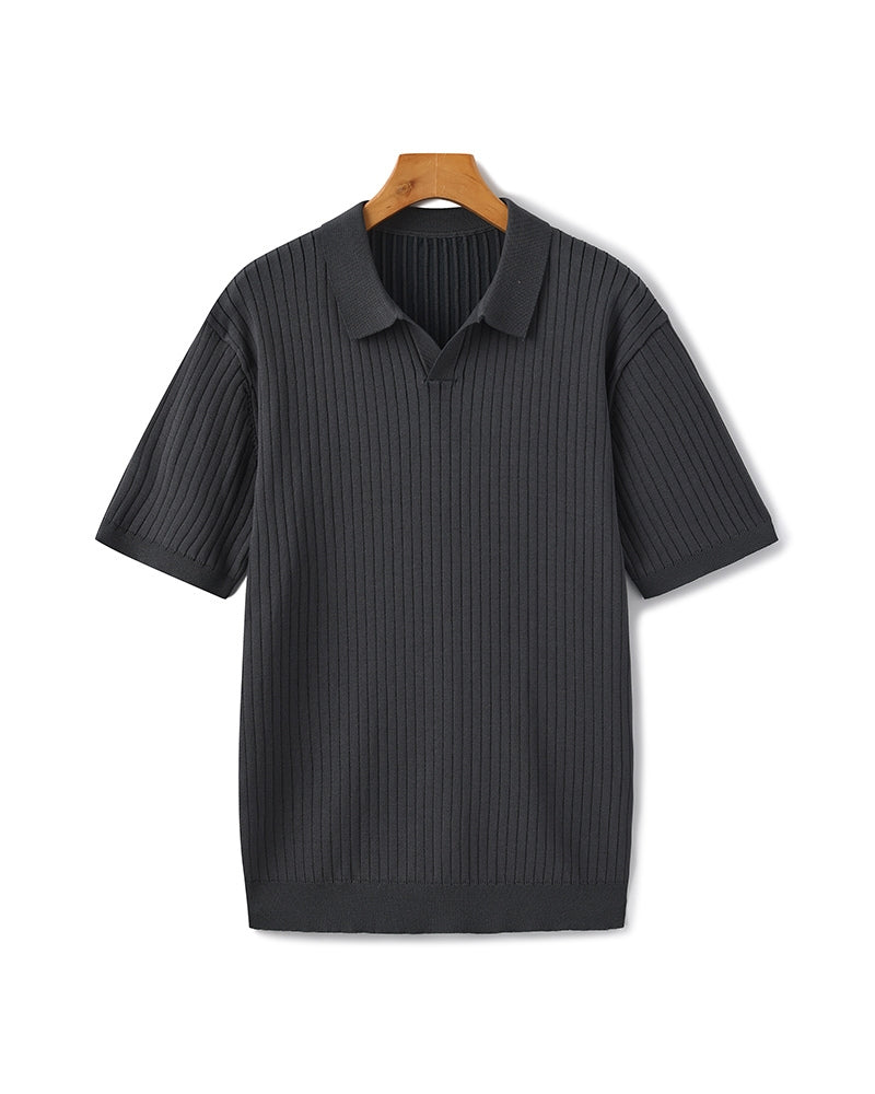 Herren-Polo mit minimalistischem Rippenstrick, vertikalem Strukturmuster und modernem, lockerem Schnitt