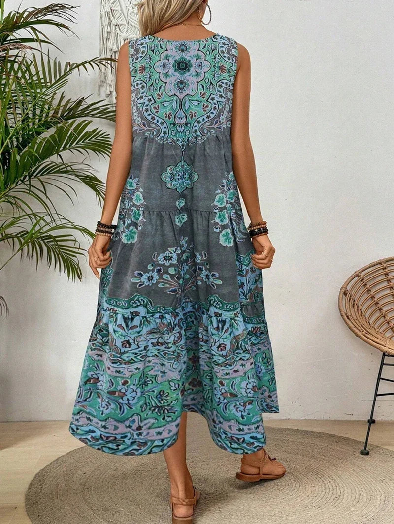 Damklänning i boho-stil utan ärmar med lager på lager och blommönster, midi-längd
