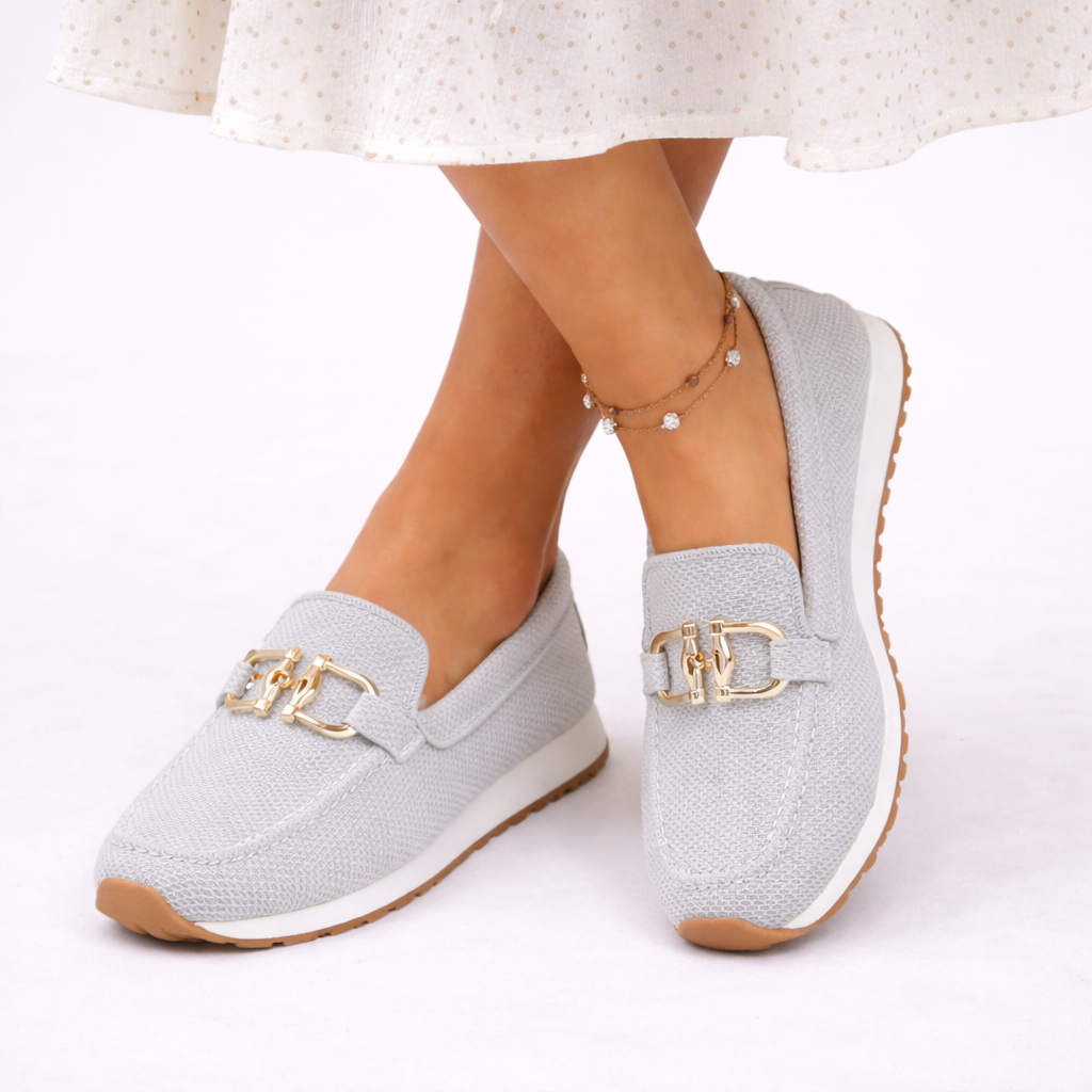 Mocassins légers à enfiler pour femme avec accent métallique décoratif et semelle rembourrée