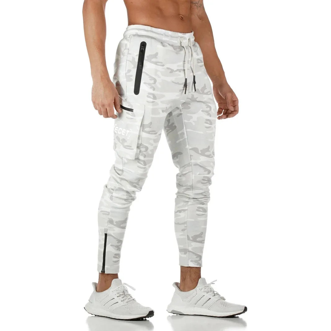 Herren Camouflage Cargo Jogginghose mit Reißverschlusstaschen Details