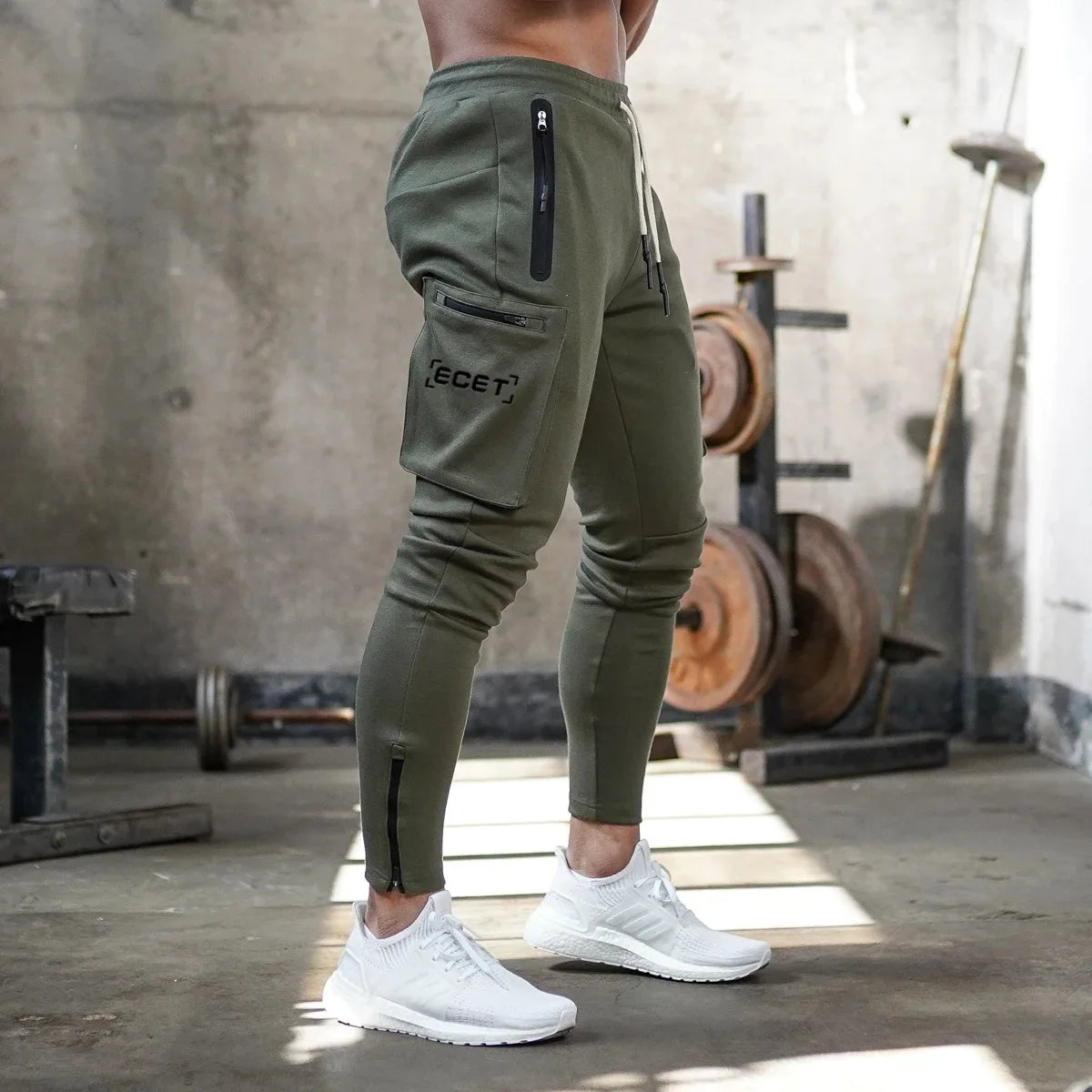 Herren Camouflage Cargo Jogginghose mit Reißverschlusstaschen Details