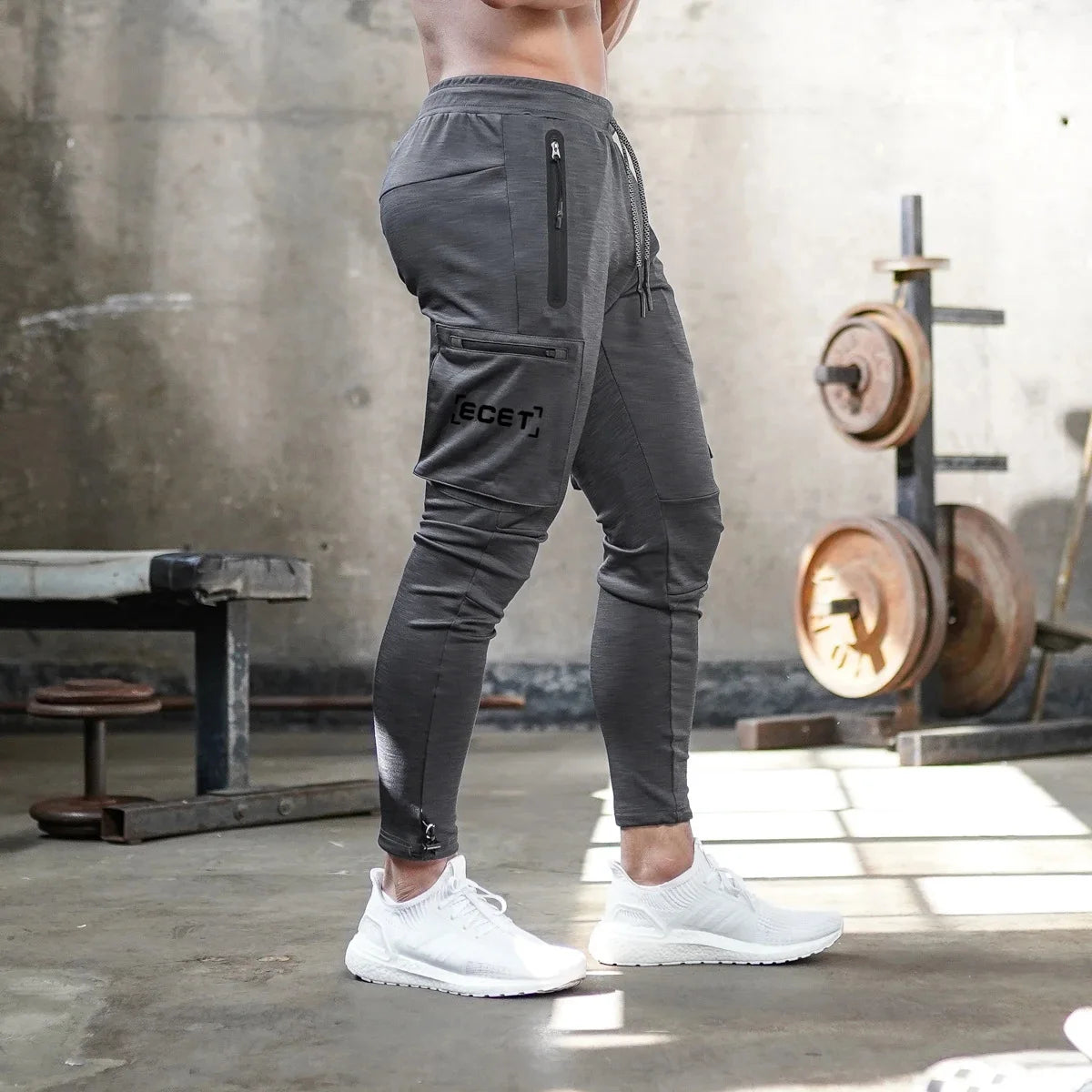 Herren Camouflage Cargo Jogginghose mit Reißverschlusstaschen Details
