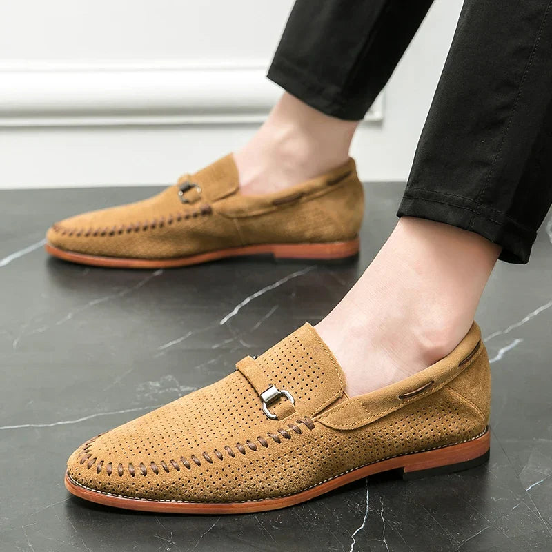Herrloafers med perforering och slip-on-design