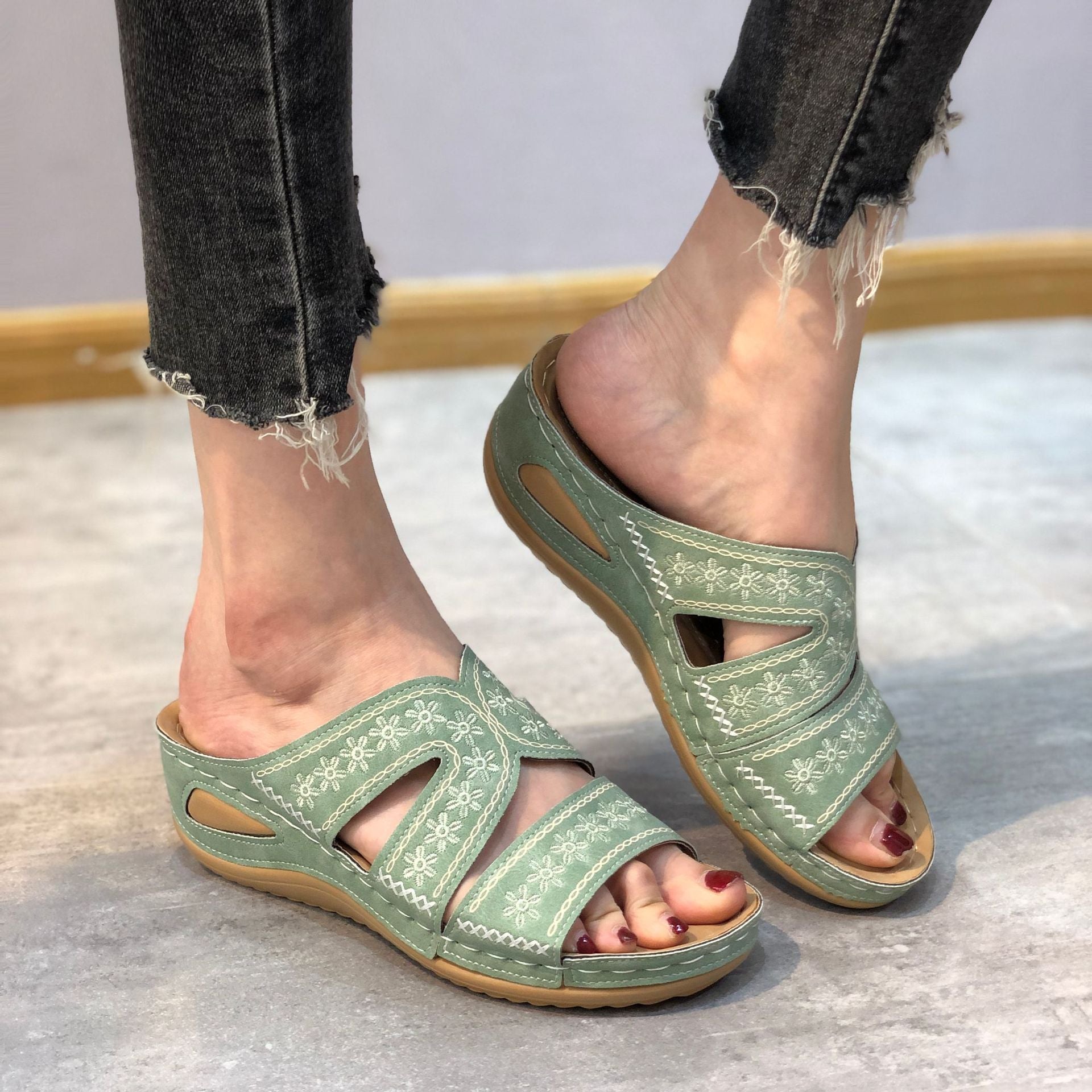 Bequeme Damensandalen für den Sommer mit Cut-Out-Riemendesign und gepolsterter Sohle
