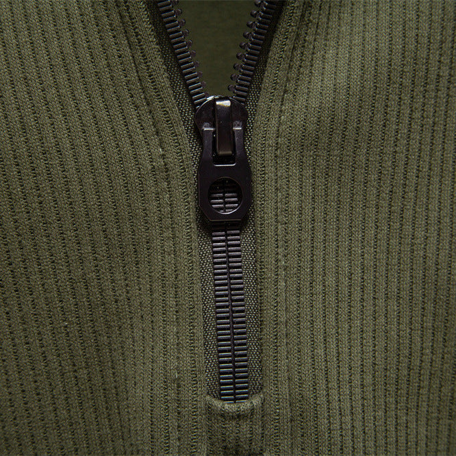 Herrenpullover mit kurzem Reißverschluss und Stehkragen